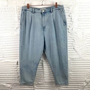 Zara Super High Waist Cropped Front Pleated Light Wash Mom Jeans Size 34
